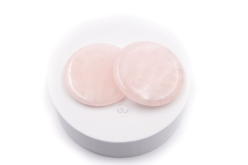 This double-sided jade stone is reusable and is specially designed to work as an eyelash extension glue holder. Key Features: - Colour: Pink Crystal - It slows down glue's drying process by keeping glue drops cool due to the natural stone characteristics. - It is best paired with our glue sticker to protect it from getting messy with adhesive. - Single pack