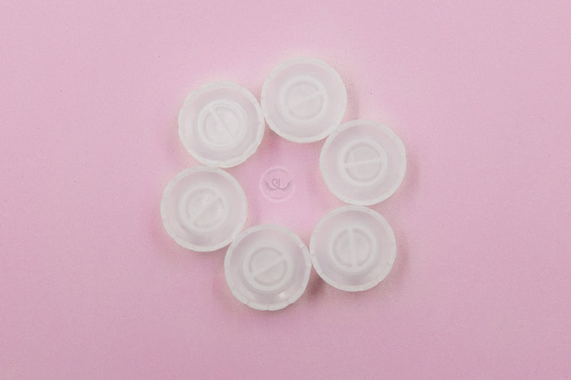 The Lash Easy Fanning Glue Cup is a must-have accessory for every lash technician as its "V-shaped sections" on the edge are extremely useful to correct fan bases or rapidly create fans while volume lashing. The inner structure is divided into two glue holder parts which allow it to hold glue twice. It has a compact size that can easily fit onto a lash tile and does not leave a mess after usage. It comes in a package of 100 cups.